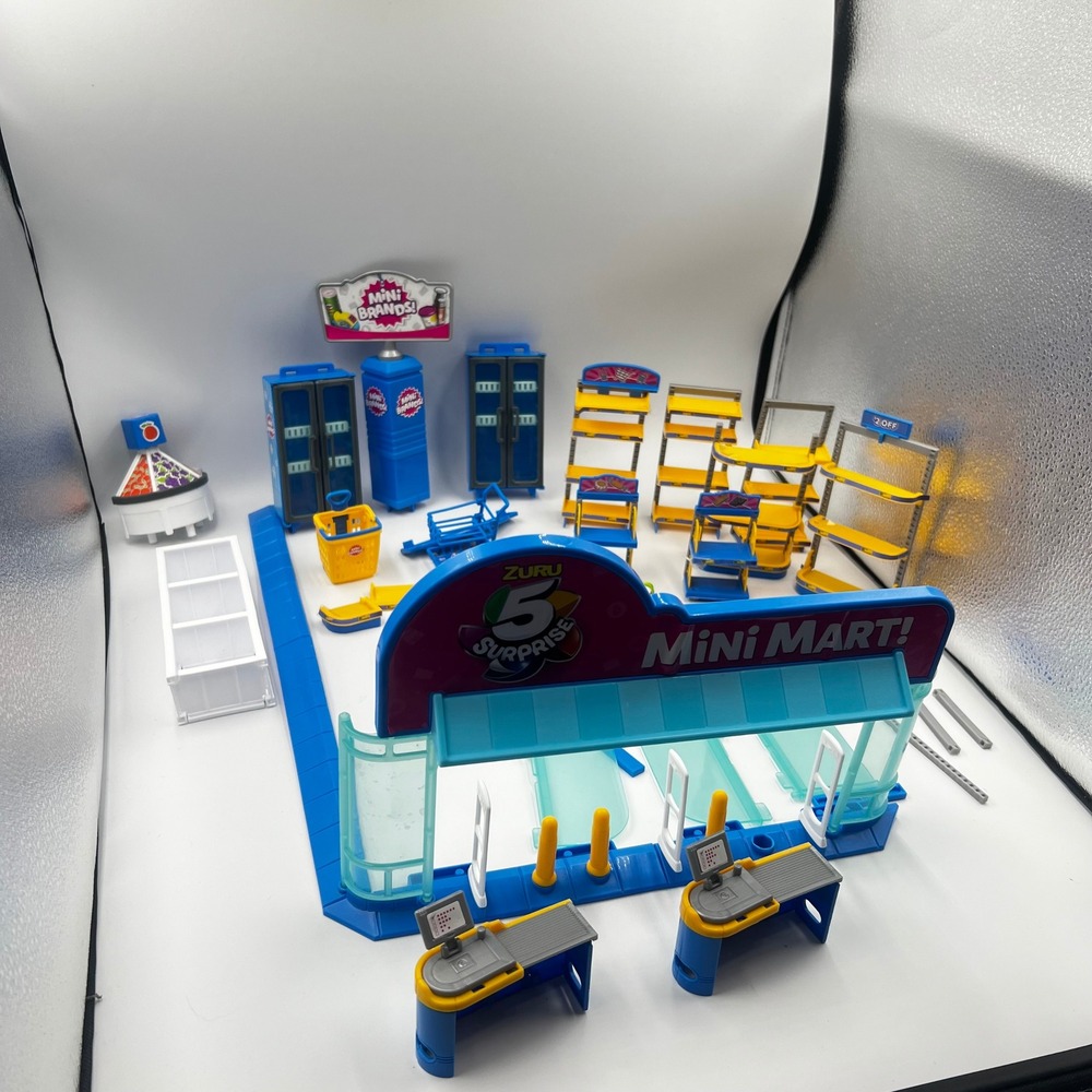 Zuru 5 Surprise Mini Brands Mini Mart Playset Lot with Shelves Carts and Minis